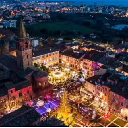 Cosy En Plein Centre Historique De Frejus