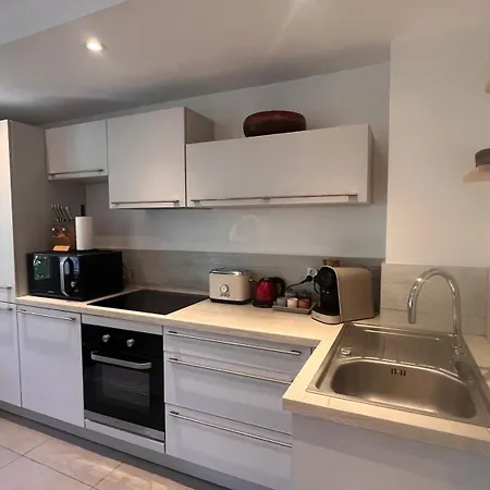 T2 En Plein Centre De Appartement Fréjus